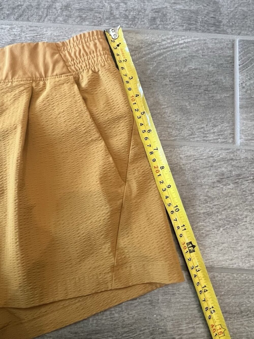 Athleta Women’s Textured Brooklyn Shorts Size 10 Athletic Athleisure Mustard - Picture 5 of 7